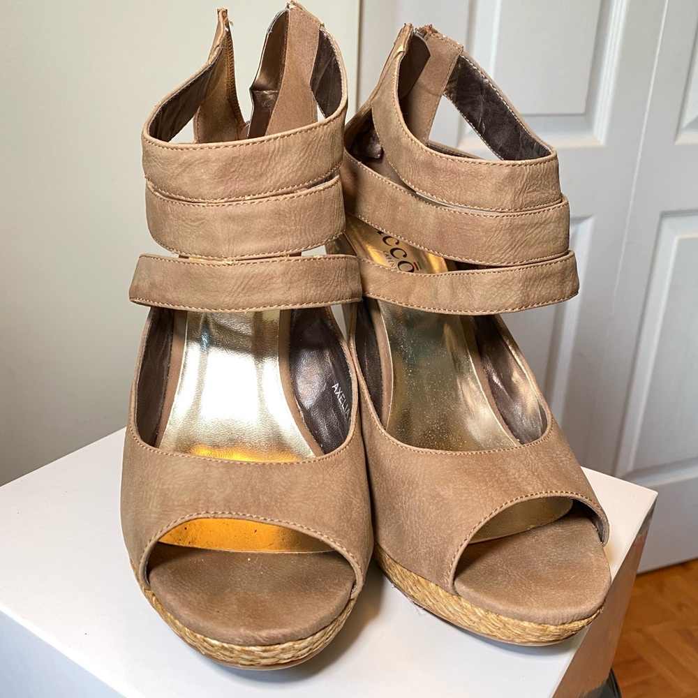 Bucco Capensis Taupe Sandals Size 10